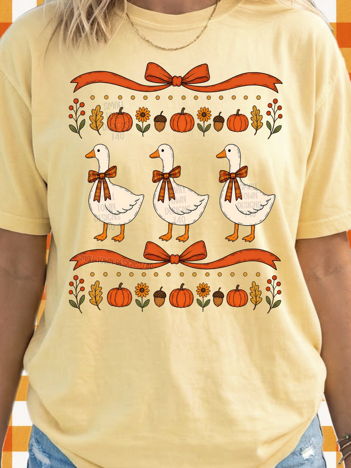 Vintage 90s style Goose or Racoon Pumpkin Design - Gildan Tshirt - Yellow or White