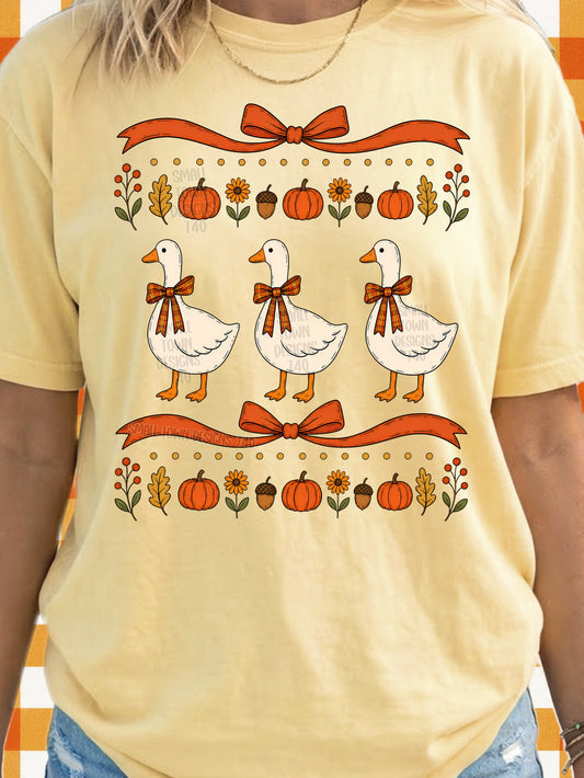 Vintage 90s style Goose or Racoon Pumpkin Design - Gildan Tshirt - Yellow or White